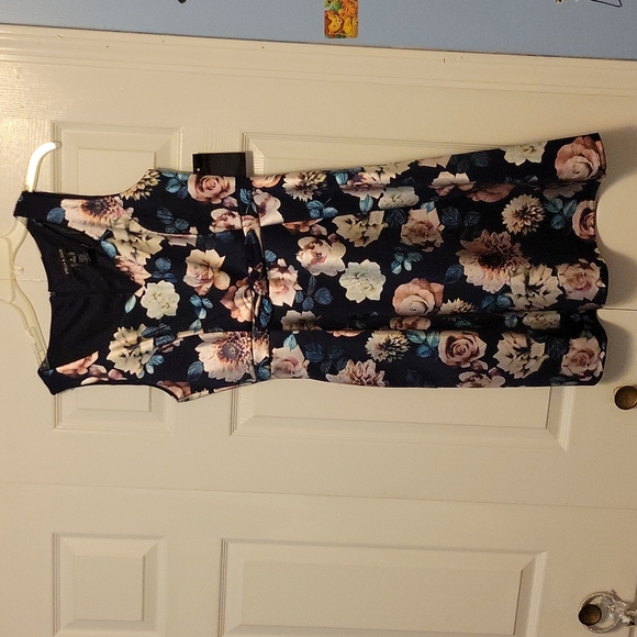 Dress - Picture 1 of 2